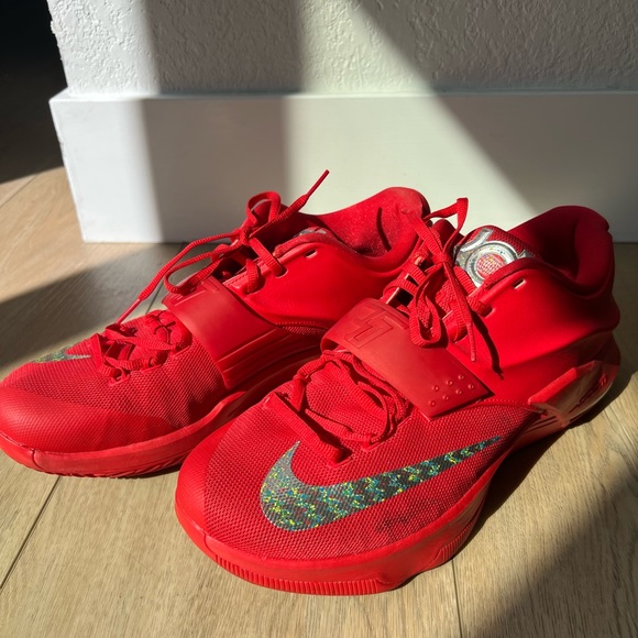 NIKE KD VII 'GLOBAL GAME'
ACTION RED & METALLIC SILVER - Picture 4 of 8